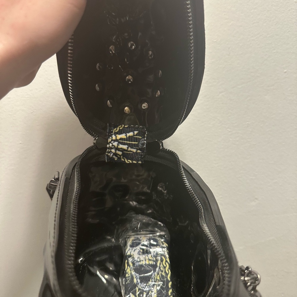 Black Skull Design rhinestone Bag - Picture 8 of 9